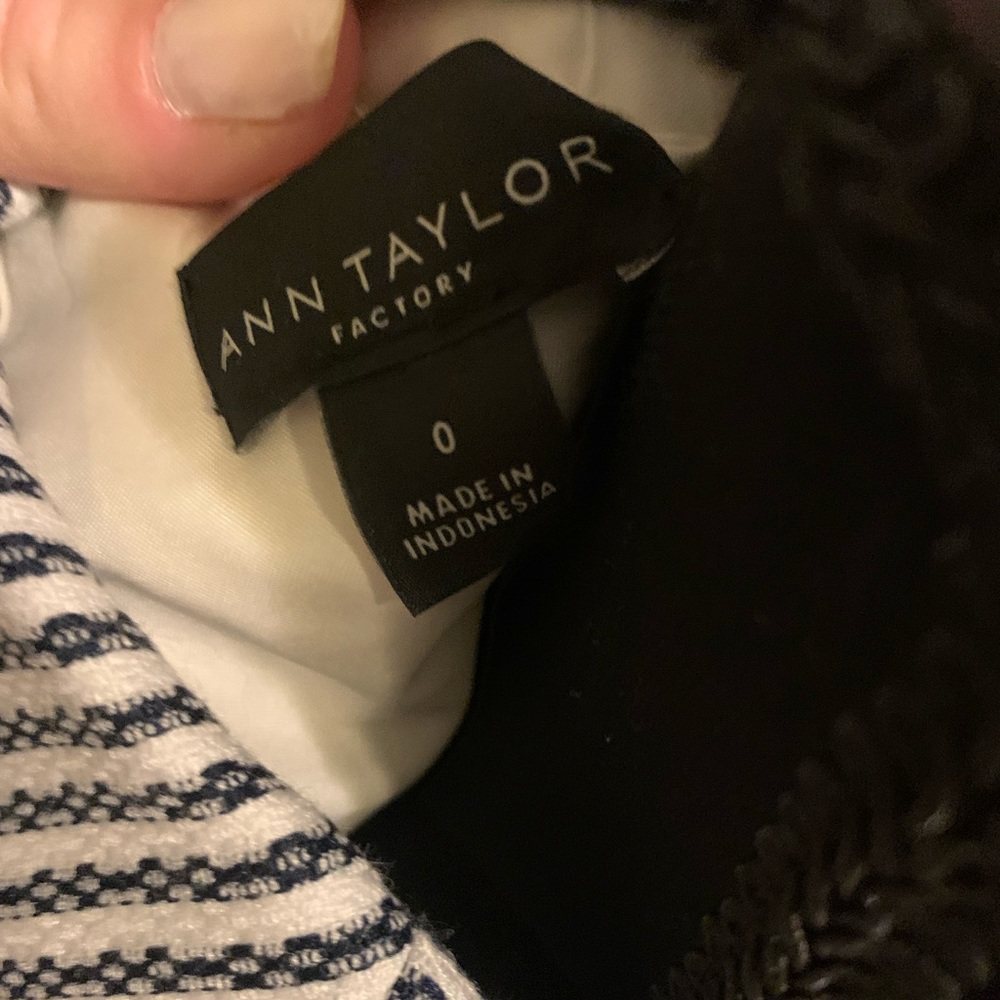Ann Taylor dark blue and cream stripe two piece suit. - Picture 4 of 5